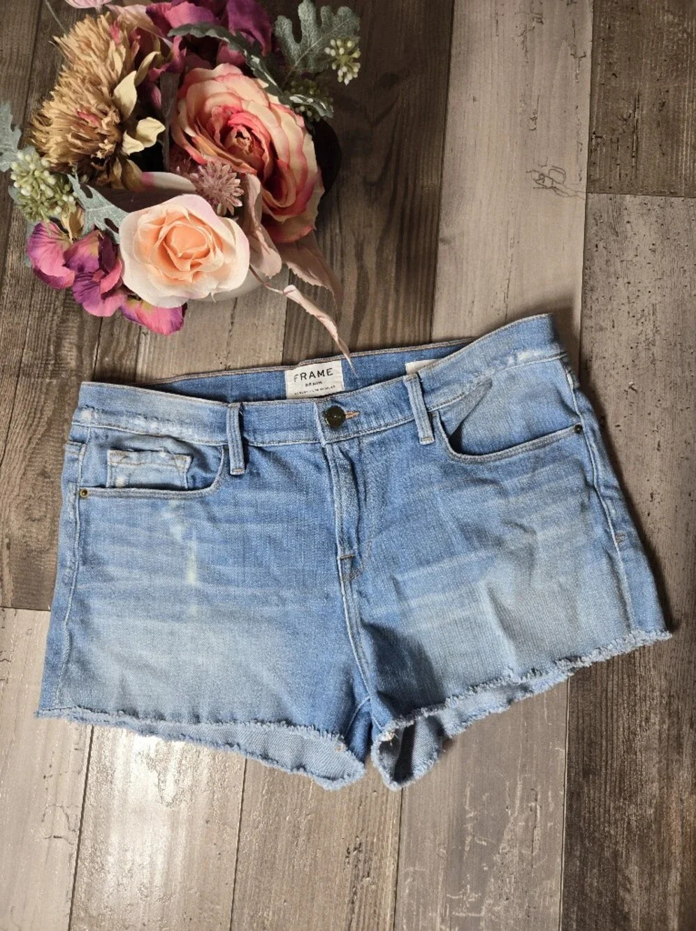 Frame Denim Saldano Women's Light Blue Denim Le Cutoff Jean Shorts Size 29 - Picture 14 of 16